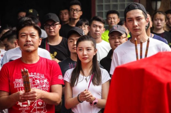 太阳成集团tyc7111cc-王毅:某国在海外驻军数十万 凭什么指责中国军事化