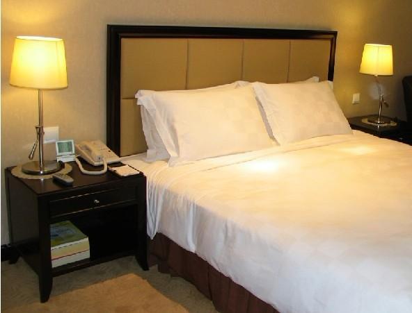 太阳成集团tyc7111cc_乔良：即使美12艘航母全卖给台湾 也不能保证其独立