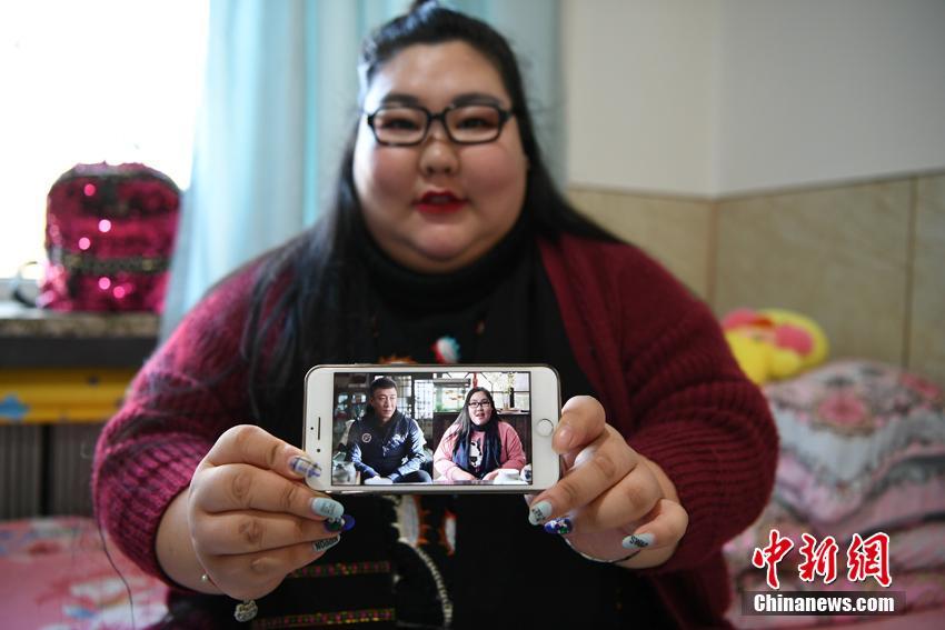 老外在机场斥示威者:香港属于中国 你该找个工作|太阳成集团tyc7111cc(图2) 太阳成集团tyc7111cc