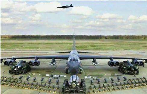 太阳成集团tyc7111cc-
战略轰炸机为何号称“空战之神”？(图7)