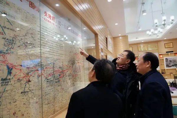 太阳成集团tyc7111cc:
陈宇大校一行莅临灌阳红色书店视察指导事情(图8) 太阳成集团tyc7111cc:
陈宇大校一行莅临灌阳红色书店视察指导事情(图8)