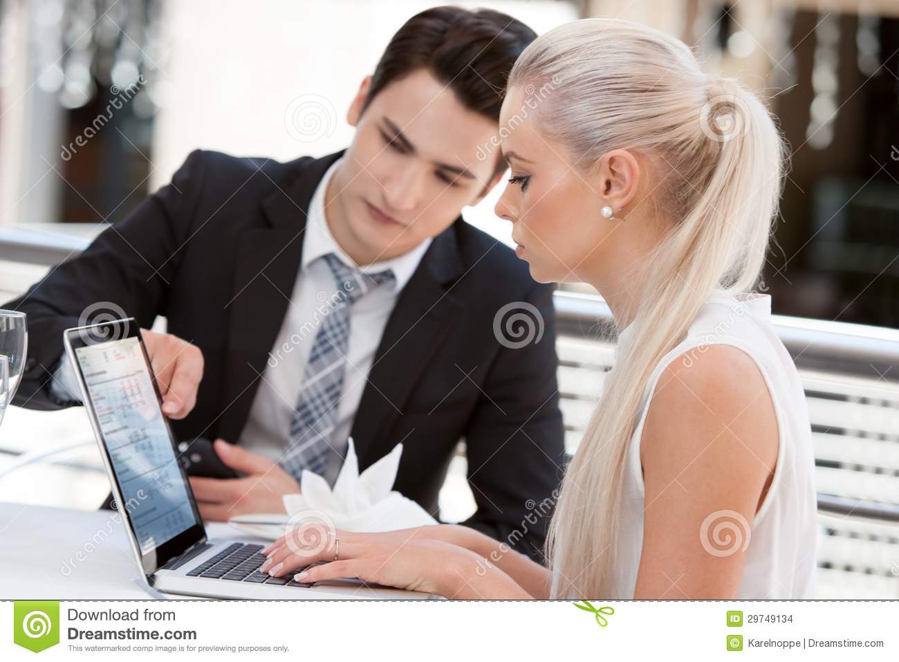 物流热点:阿里曝光2800多个刷单平台;顺丰在京建全自动仓储分拣中心...‘太阳成集团tyc7111cc’