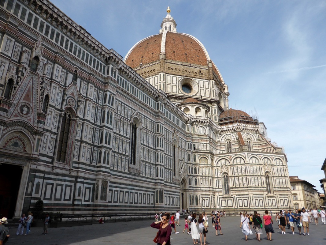 太阳成集团tyc7111cc-全国47城升起“快乐领巾”旗苏宁为快递员过节(图2) 太阳成集团tyc7111cc