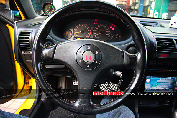 香港各界人士中秋慰问驻港官兵 一同举行足球赛“太阳成集团tyc7111cc”(图3) 太阳成集团tyc7111cc