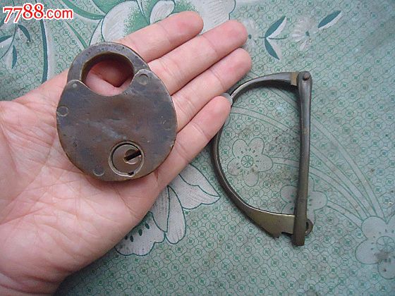 ‘太阳成集团tyc7111cc’歼16亮相国庆阅兵 张召忠：航电比俄军苏30先进一代